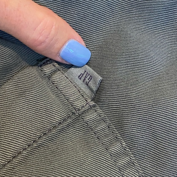 𝅺GAP Olive Army Green Women's Lightweight, Flowy Short Size M - Picture 7 of 8